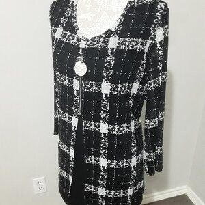 Caleooa beautiful black and white tunic silver zipper accent size L
